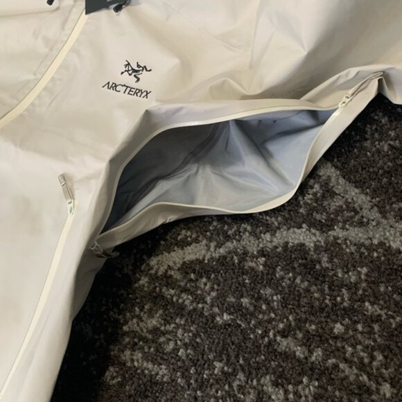 Arcteryx BETA LT Jacket Men’s Large - Picture 4 of 6